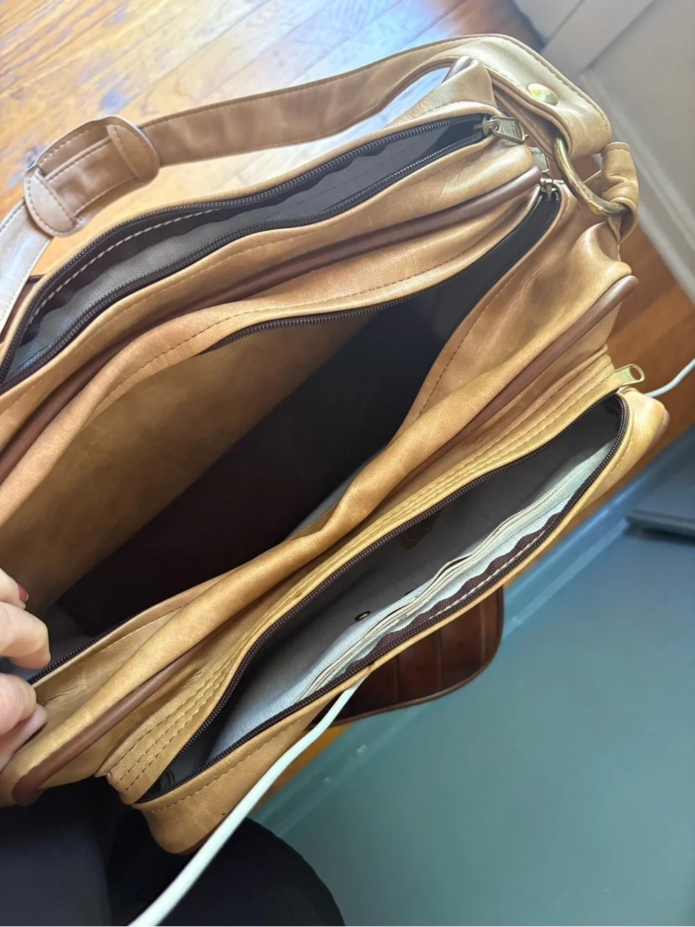 Vintage 1970s Flying Time brown carry-on shoulder bag